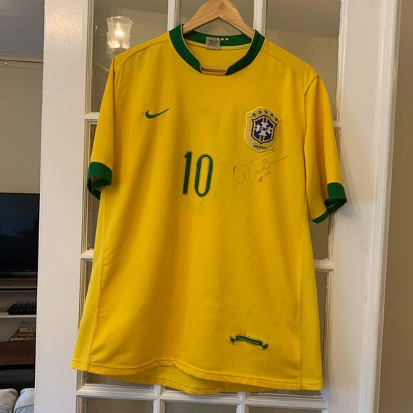 Brazil soccer jersey signed by Willian - Picture 1 of 7